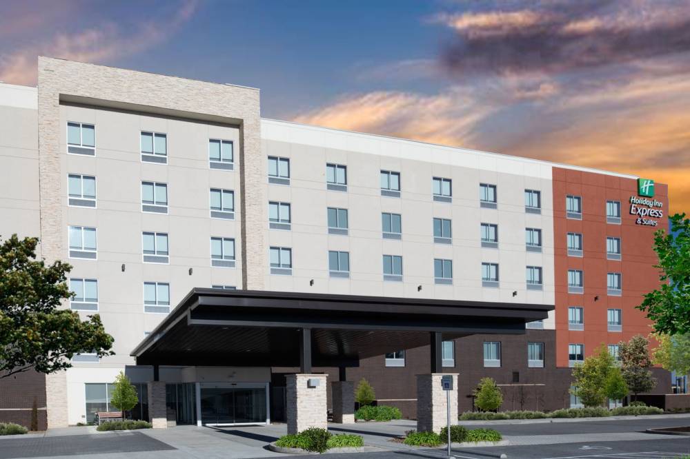 Holiday Inn Exp Stes Metrocenter 9