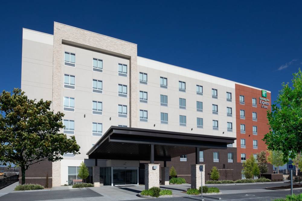 Holiday Inn Exp Stes Metrocenter 10