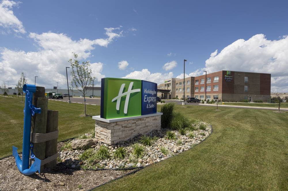 Holiday Inn Exp Stes Monroe 6