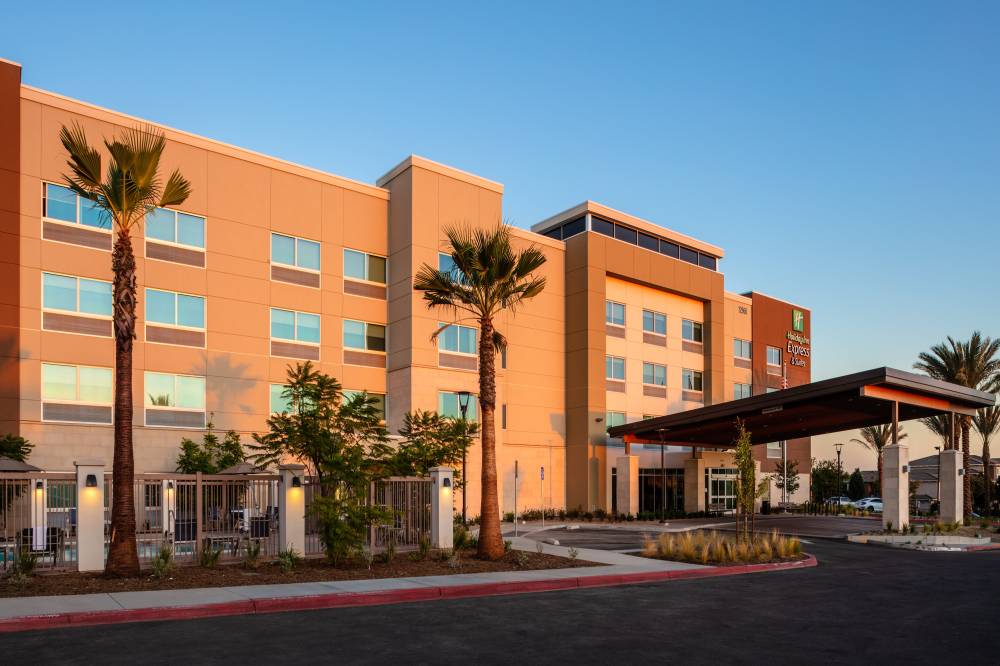 Holiday Inn Exp Stes Moreno Valley 2