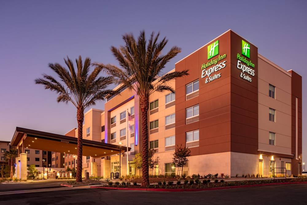 Holiday Inn Express & Suites Moreno Valley - River