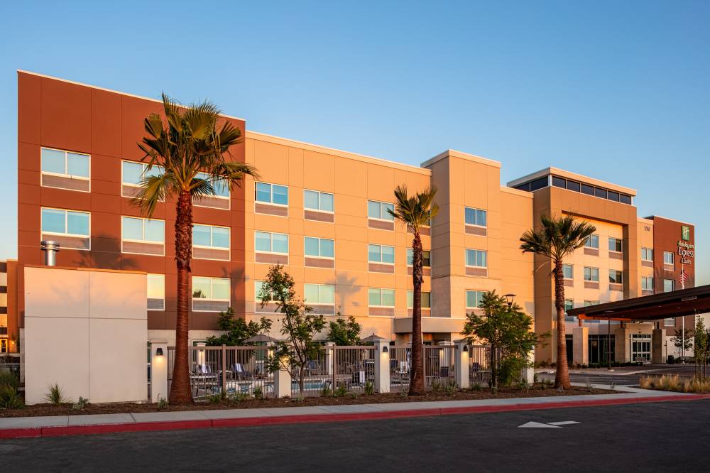 Holiday Inn Exp Stes Moreno Valley 3