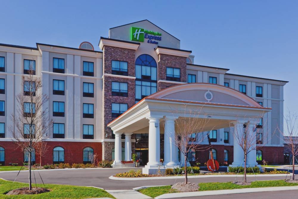 Holiday Inn Exp Stes Nashville 3