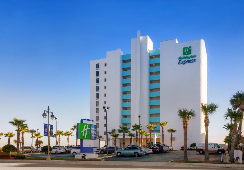 Holiday Inn Exp Stes Oceanfron 9