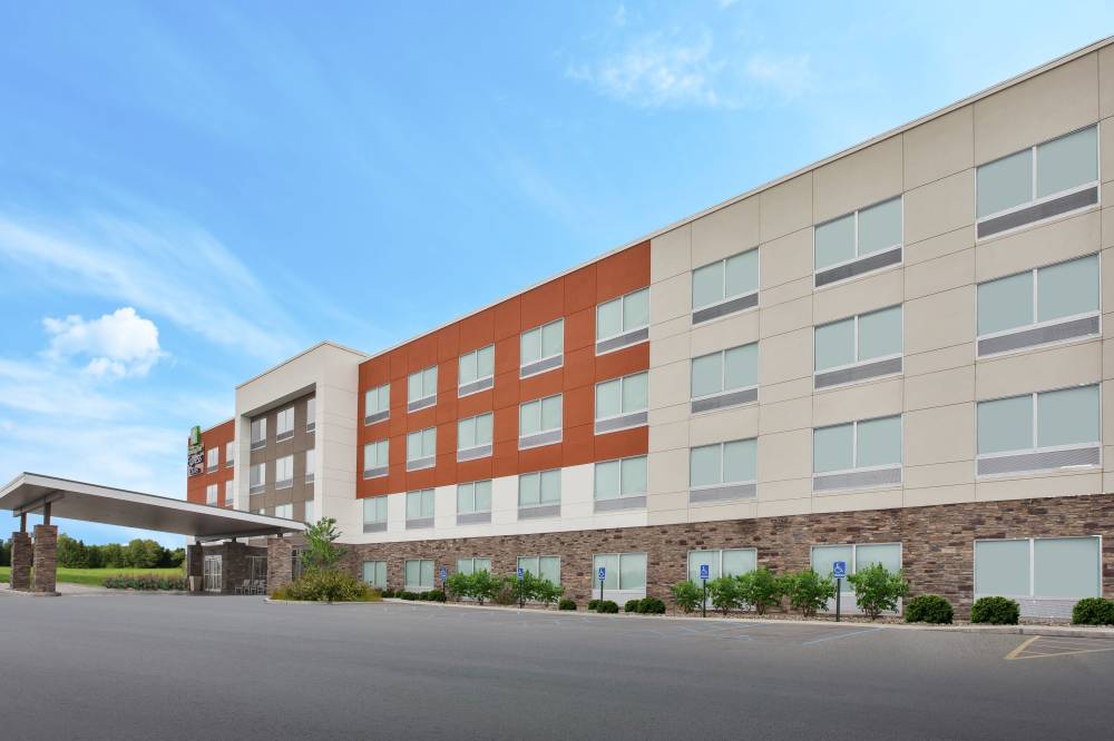 Holiday Inn Exp Stes Parkersburg East 5