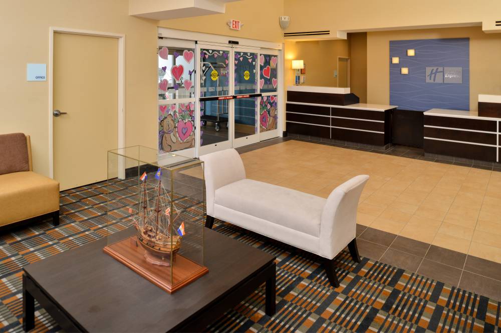 Holiday Inn Exp Stes Peekskill 6