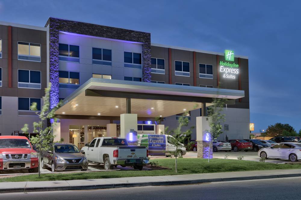 Holiday Inn Exp Stes Roswell 3