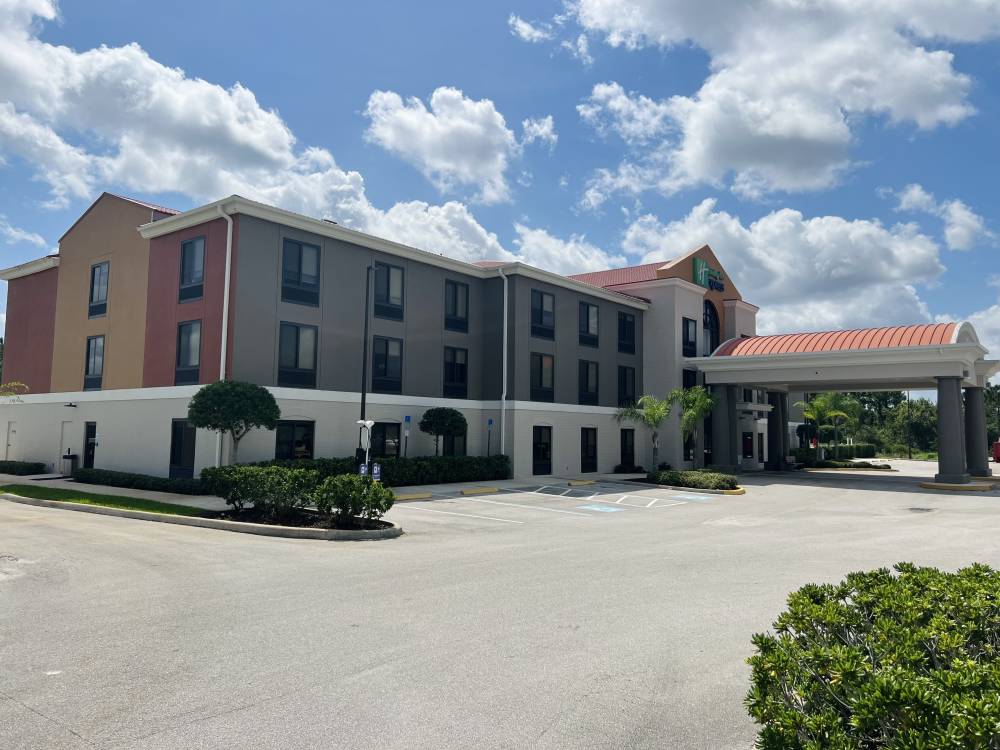 Holiday Inn Exp Stes Sebring 5