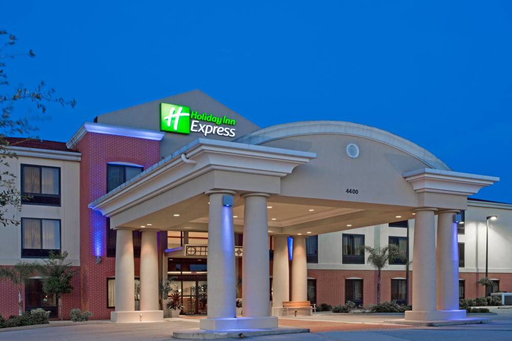 Welcome to the Holiday Inn Express & Suites Sebrin