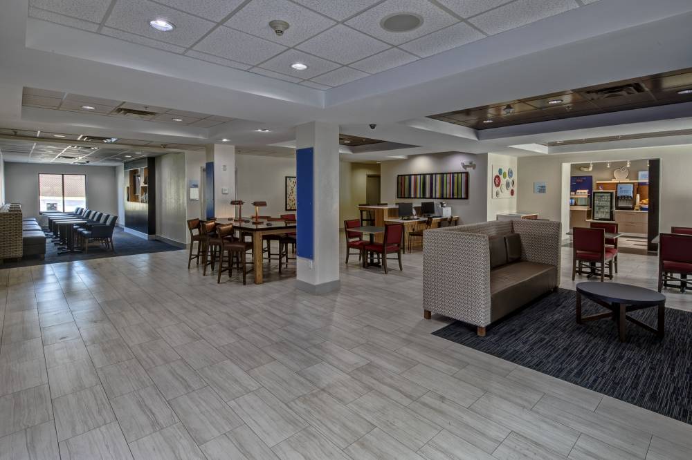 Holiday Inn Exp Stes Smyrna 5