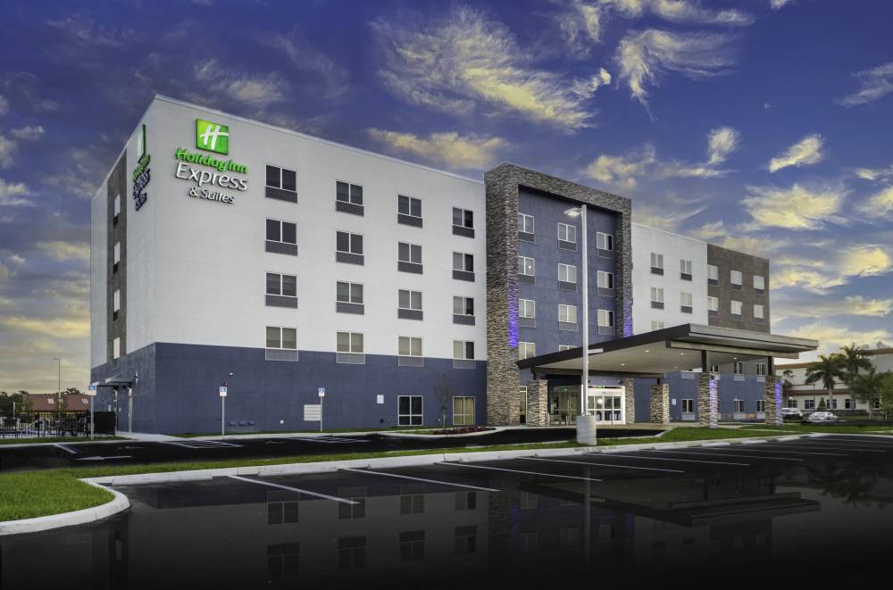 Holiday Inn Exp Stes Southeast 7