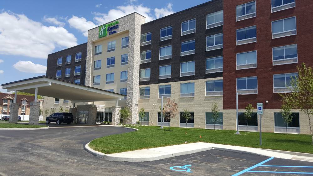 Holiday Inn Exp Stes West 3