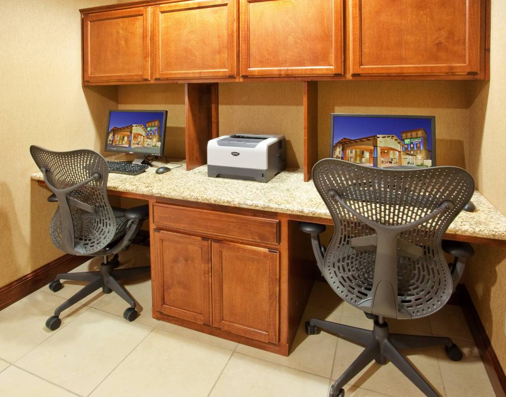 24 hour business center with 2 computers and print