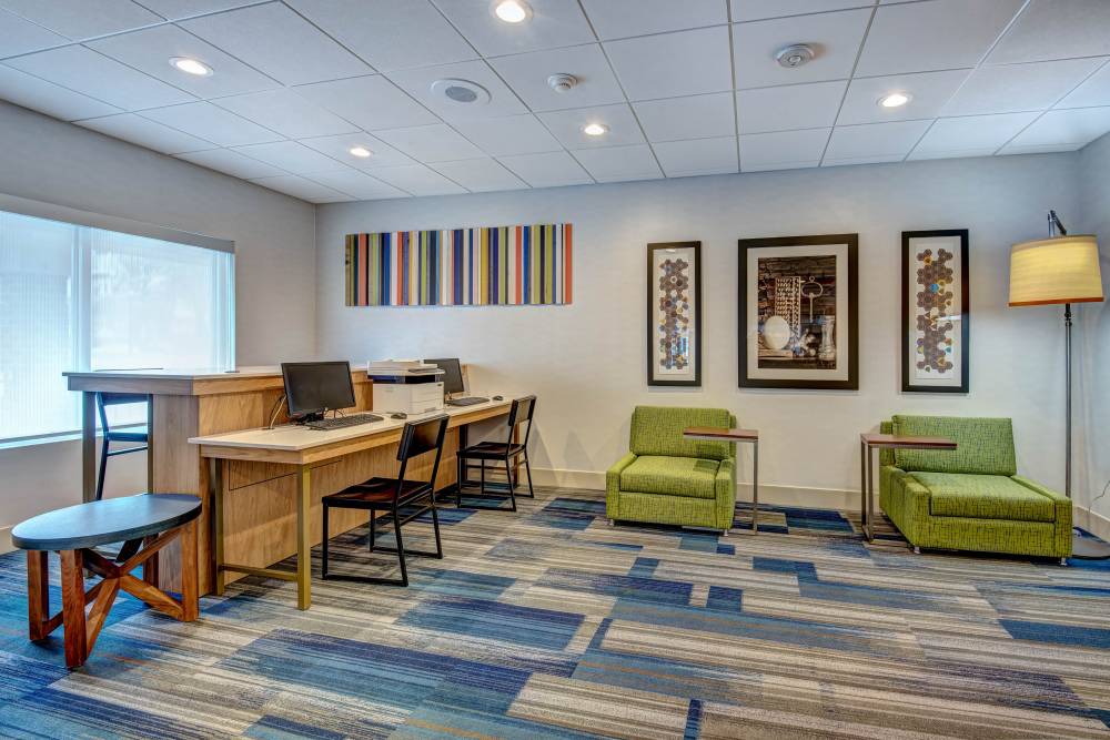 Business Center with Comfortable Seating, Great Li