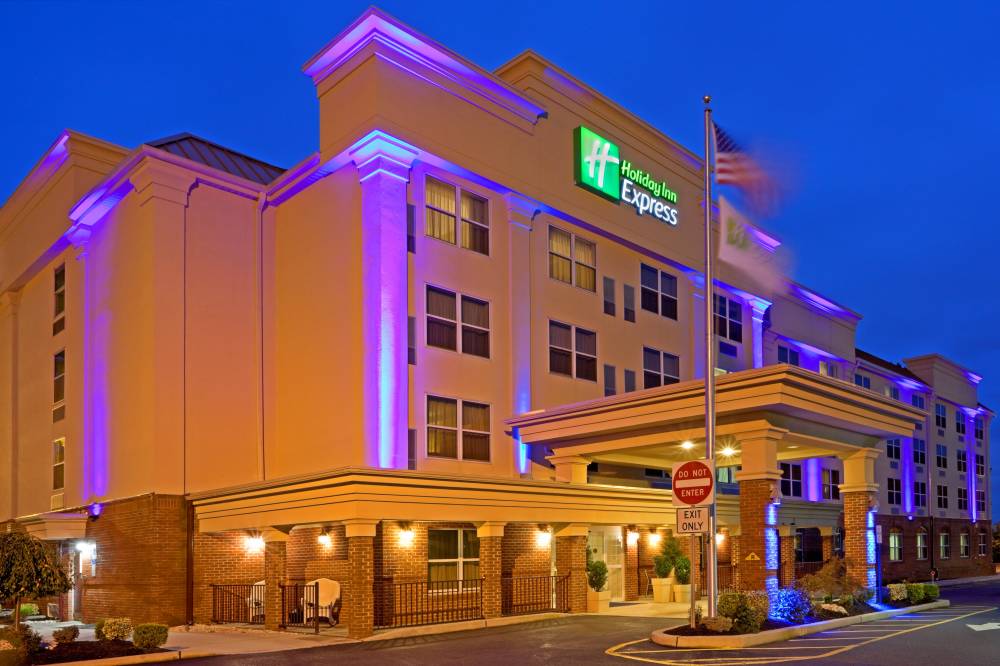 Holiday Inn Exp Stes Woodbridg 9