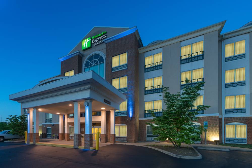 Holiday Inn Exp Stes Woodbridg 8