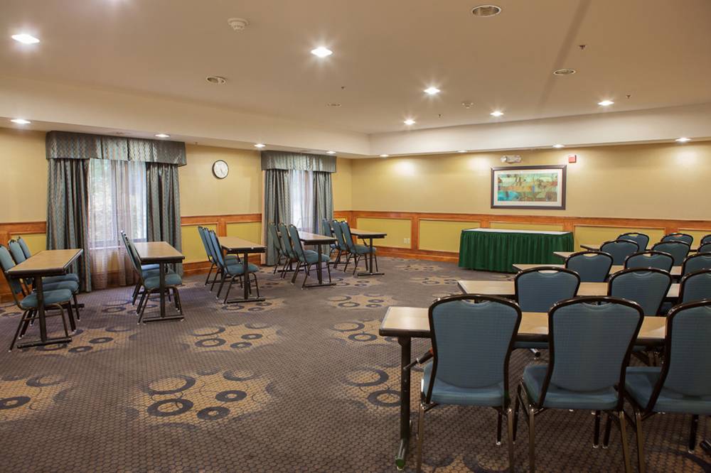 Holiday Inn Exp Suites Canton 5