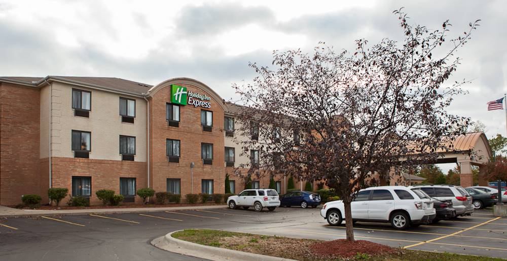 Holiday Inn Exp Suites Canton 4