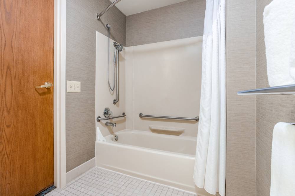 Holiday Inn Exp Suites Canton 2