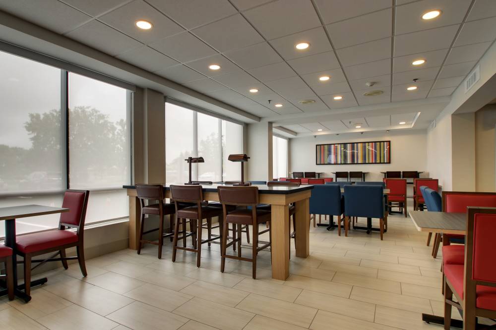 Holiday Inn Exp Voorhees - Mt. Laurel 6