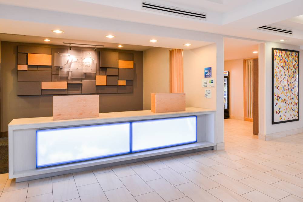 Holiday Inn Express And Suites 10