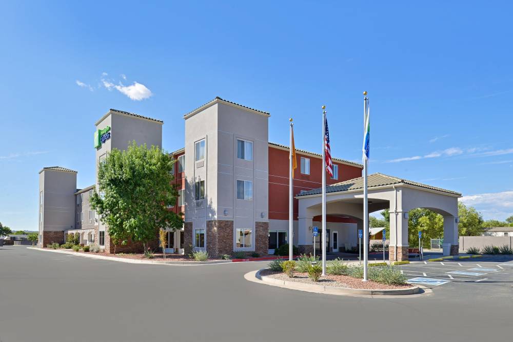 Holiday Inn Express Bernalillo 9