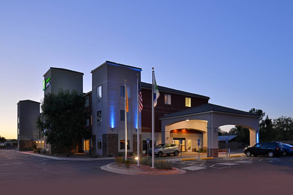 Holiday Inn Express Bernalillo 10