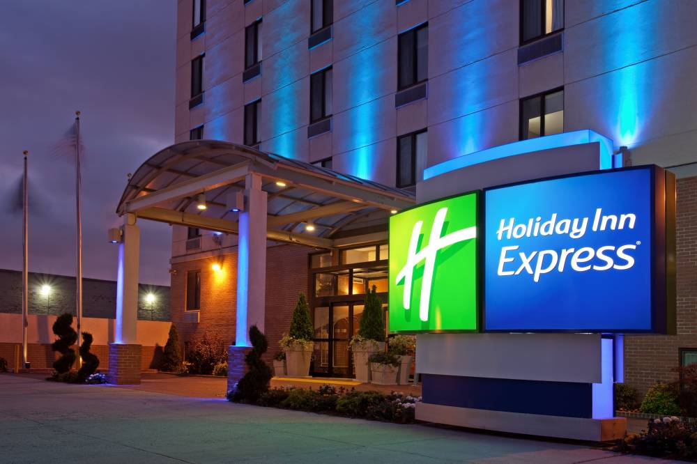 Holiday Inn Express Brooklyn 9