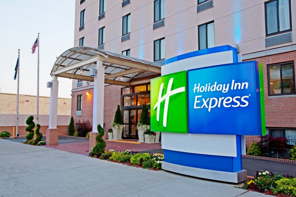 Holiday Inn Express Brooklyn 7