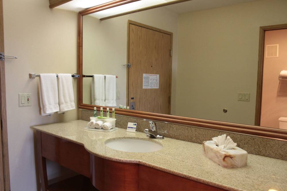 Holiday Inn Express Corning 2