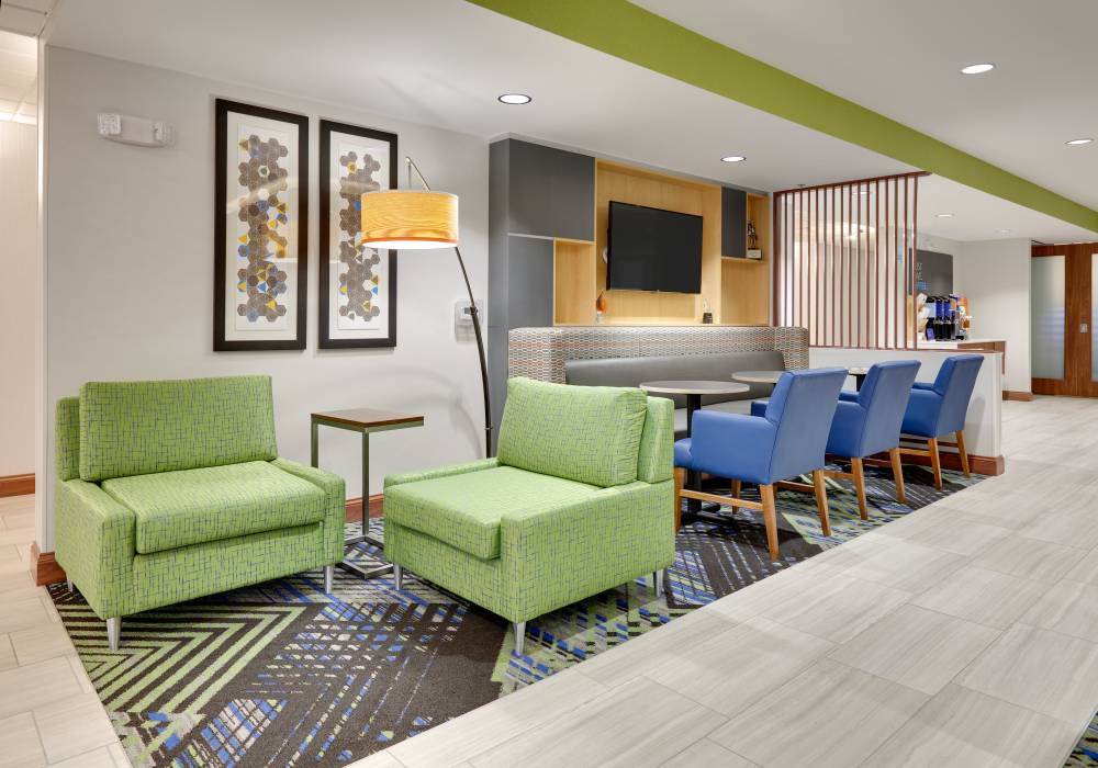 Holiday Inn Express 8