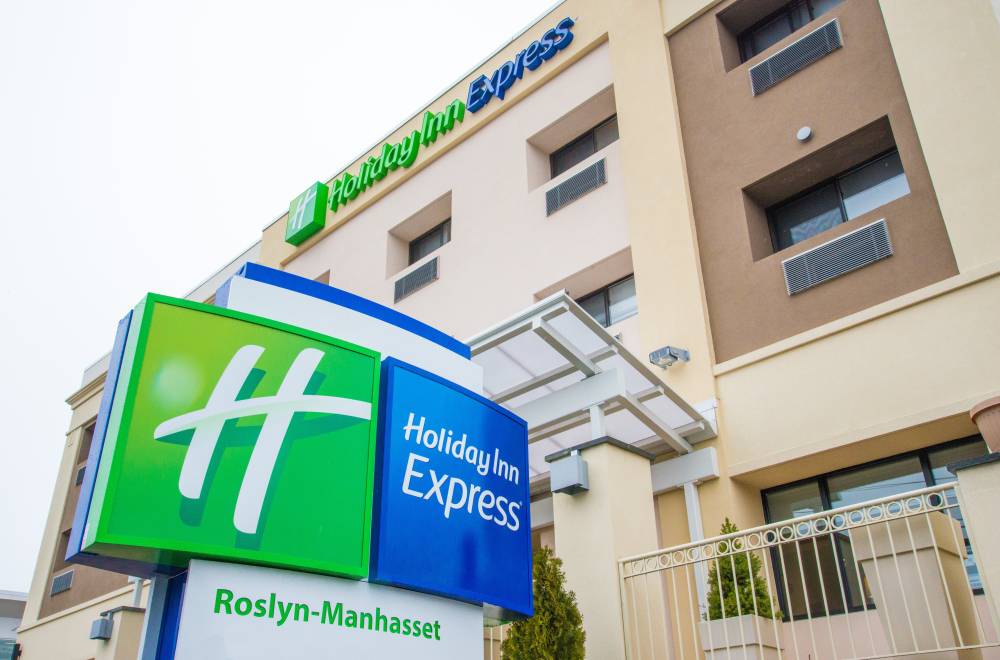 Holiday Inn Express Roslyn Long Island 2