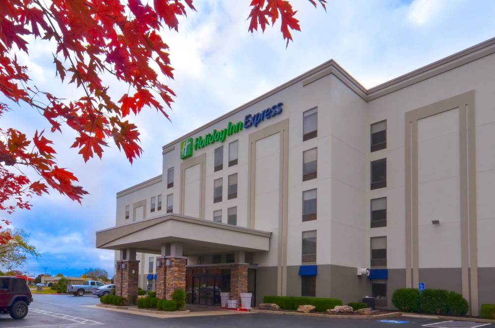 Holiday Inn Express University 5