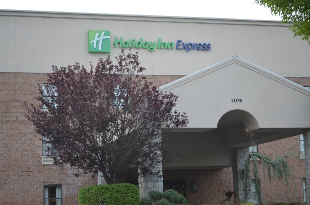 Holiday Inn Express West Point 3