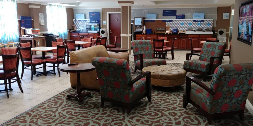 Holiday Inn Express West Point 8