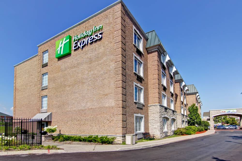 Holiday Inn Express Whitby 5