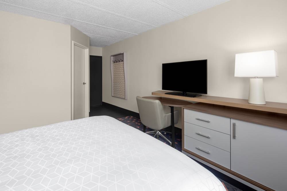 Holiday Inn Hasbrouck Heights 2