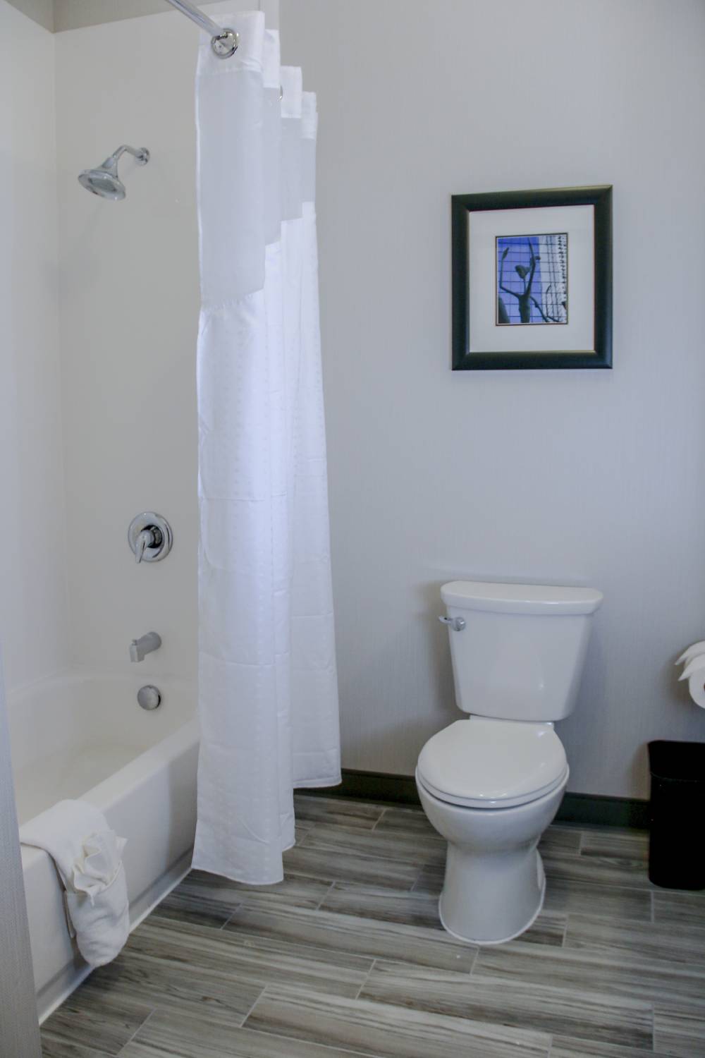 Double Queen guestrooms have a tub with a shower.