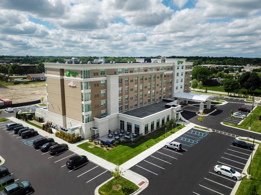 Holiday Inn Htl Stes Farmington Hills 9