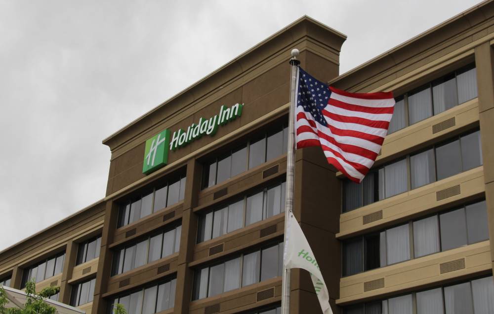 Holiday Inn Lakewood 9