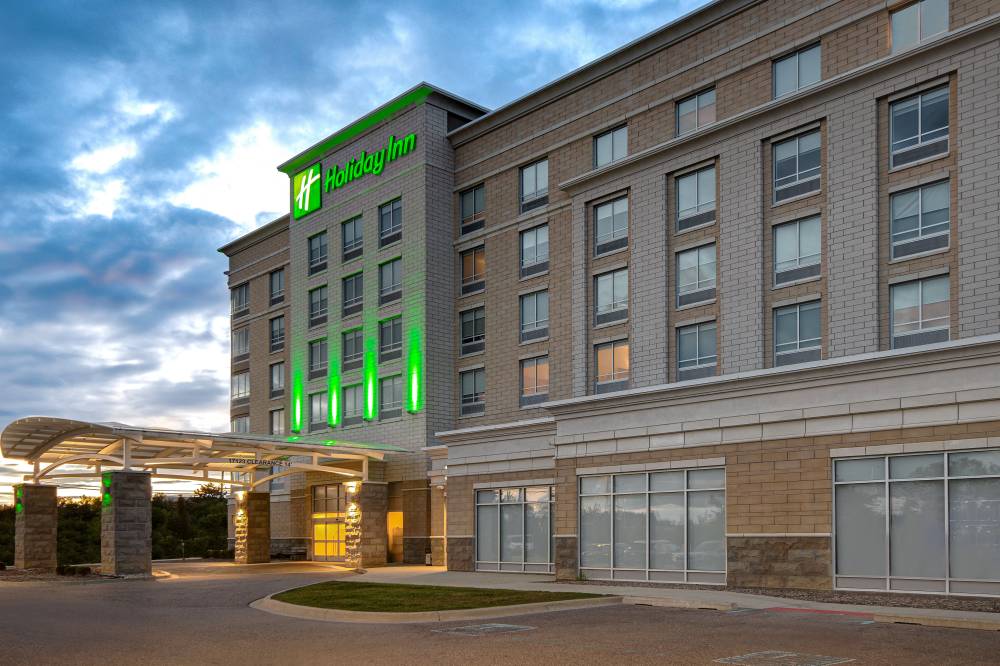 Exterior view of front entrance of Holiday Inn Det