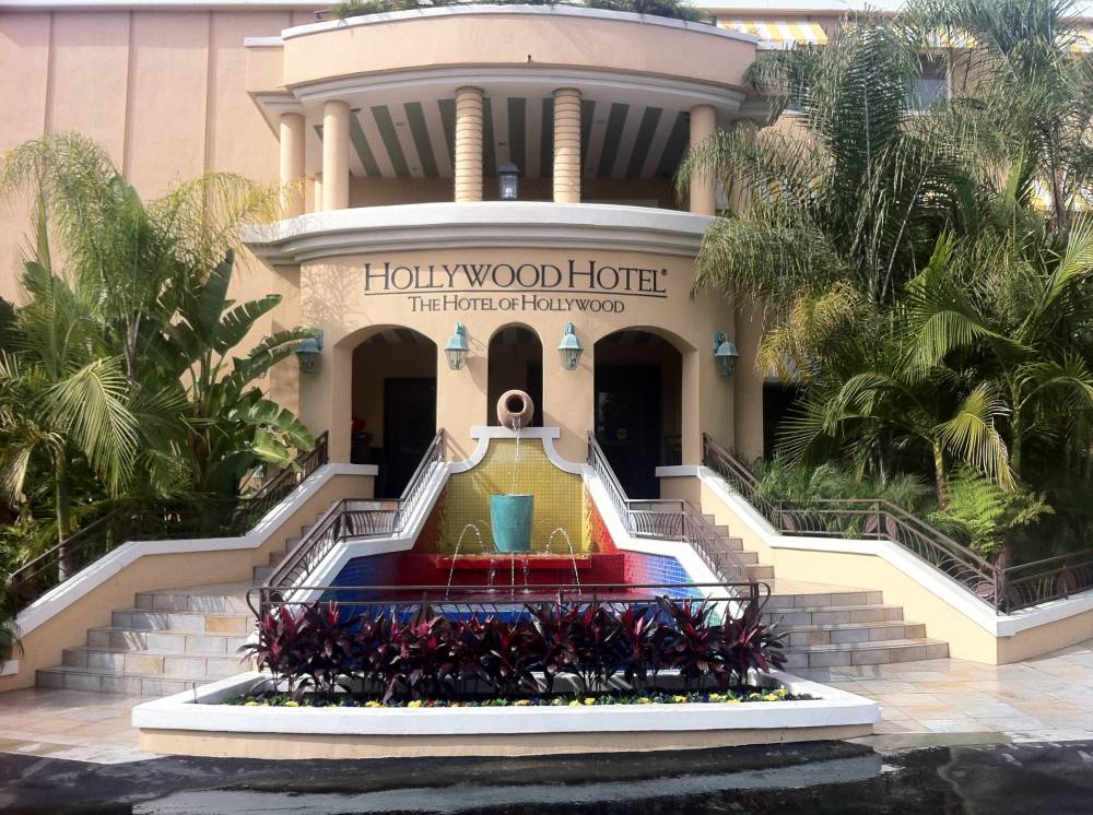 Hollywood Hotel Exterior Fountain Entrance