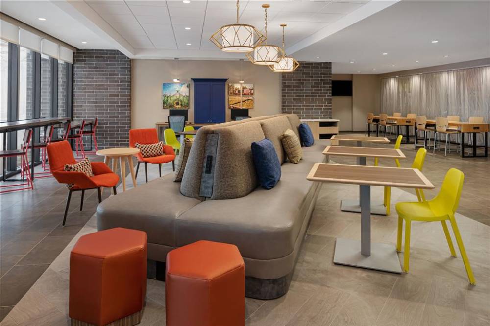 Home2 Suites By Hilton Des Moines At Drake University 4