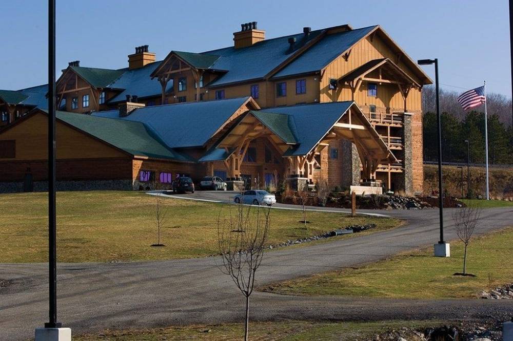 Hope Lake Lodge And Indoor Waterpark  2