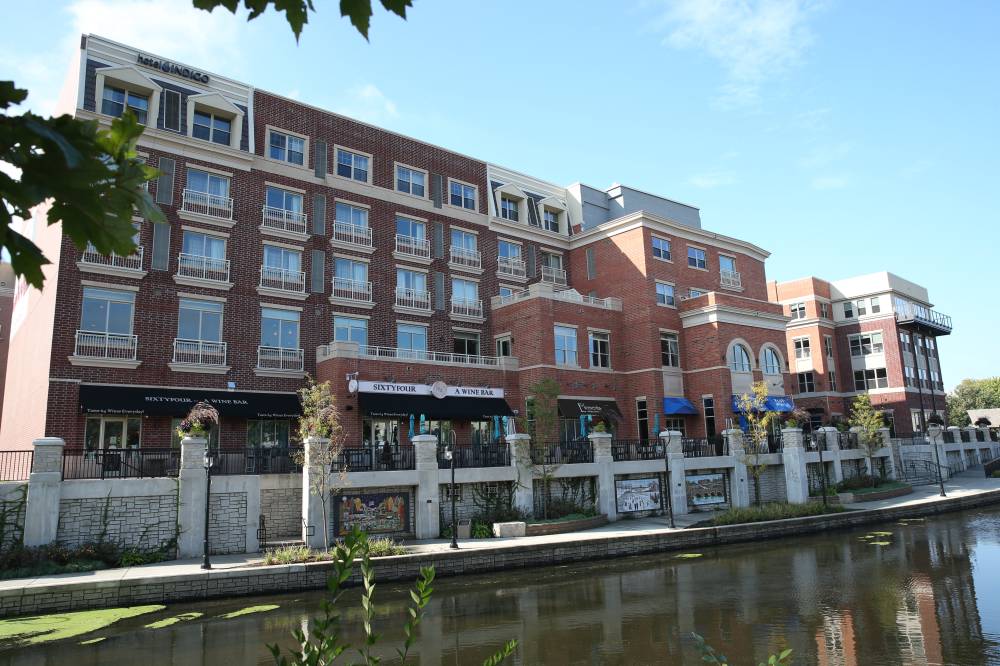 Hotel Indigo Naperville 4