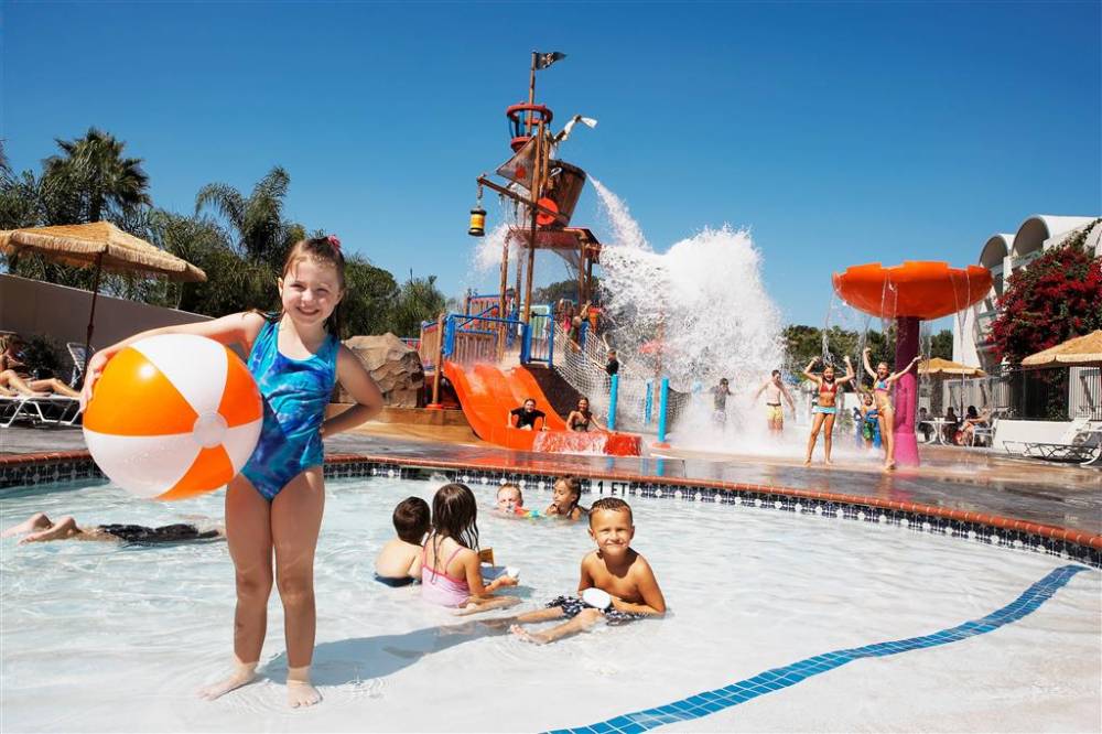 Howard Johnson By Wyndham Anaheim Hotel & Water Playground 2