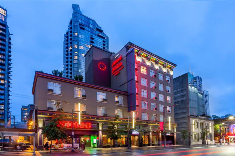 Howard Johnson By Wyndham Vancouver Downtown 2