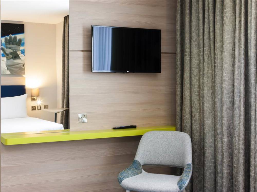 Ibis Styles London Heathrow Airport 4