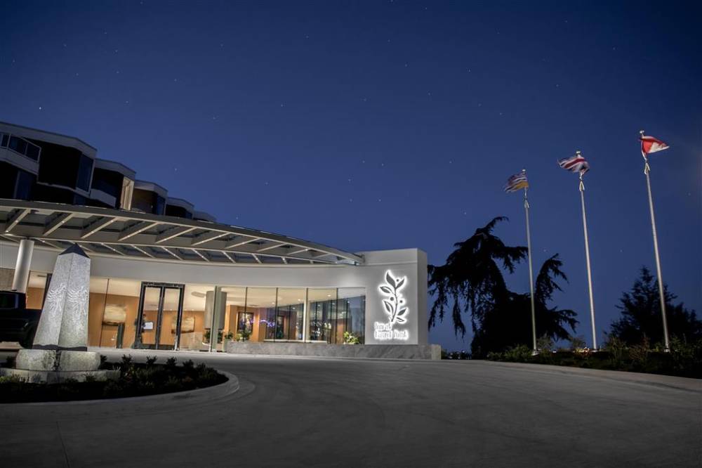 Inn at Laurel Point Lobby Exterior Night