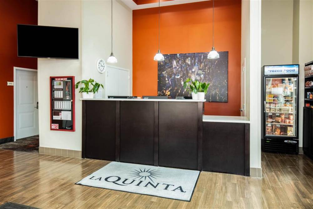 La Quinta Inn And Suites By Wyndham Long Island City 2